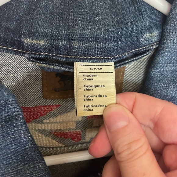 Levi’s Embroidered Denim Cropped Trucker Jacket - Picture 4 of 7